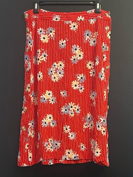 Madewell Dresses & Skirts - Madewell Red Floral Button-Side Midi Skirt